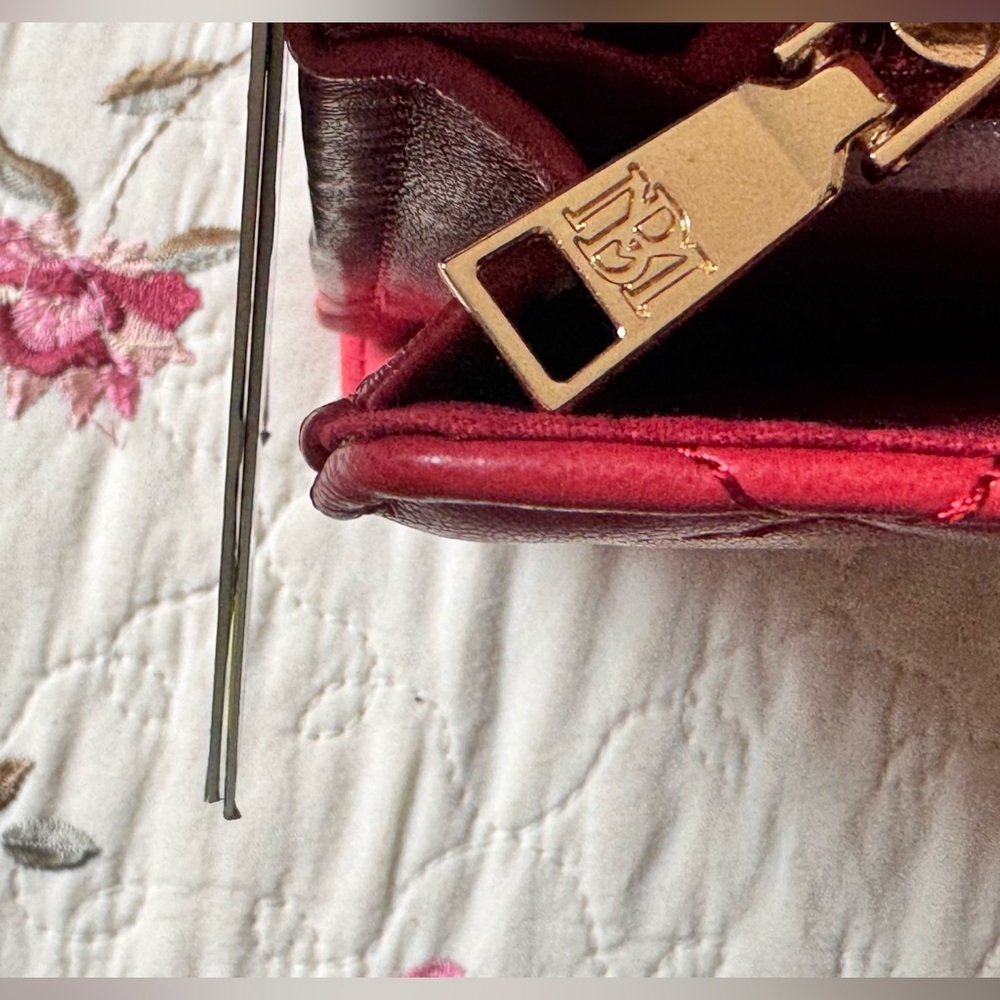Badgley Mischka Quilted Red Crossbody Clutch Bag - Picture 7 of 10
